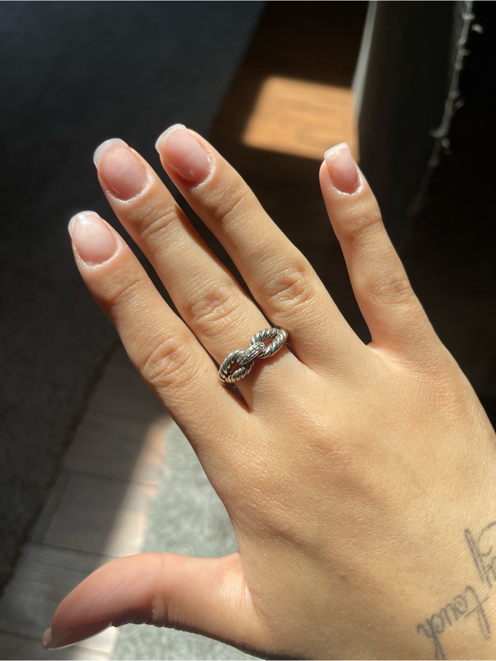 David Yurman CABLE LOOP BAND RING
Sterling Silver with Diamonds, 7mm - Picture 7 of 7